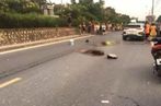 Va chạm với xe con, 2 thanh niên ngã xuống đường bị xe tải cán tử vong