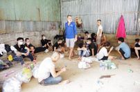 Clip. 40 người tháo chạy từ casino ở Campuchia về Việt Nam
