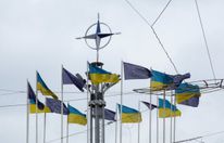 Trước thềm hội nghị thượng đỉnh, Ukraine bị NATO “dội gáo nước lạnh”