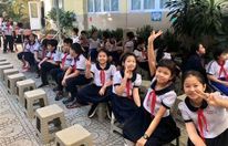NÓNG: Học sinh TP HCM tựu trường ngày 22-8