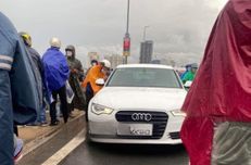 Phát hiện thư tuyệt mệnh của chủ nhân siêu xe Audi trên cầu Nhật Tân