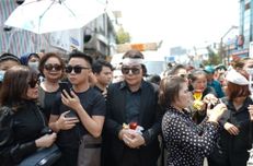 Việt Hương giải thích lý do ở nhà livestream, không tới đám tang NSƯT Vũ Linh