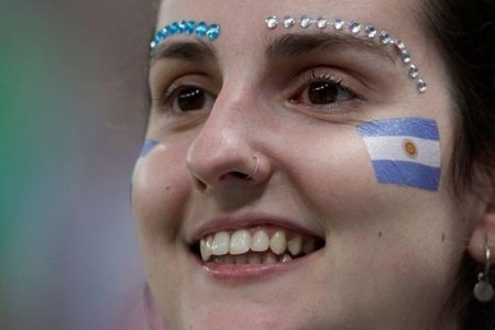 Cận cảnh dàn mỹ nữ xinh đẹp ‘tiếp lửa’ cho ĐT Argentina đánh bại Croatia
