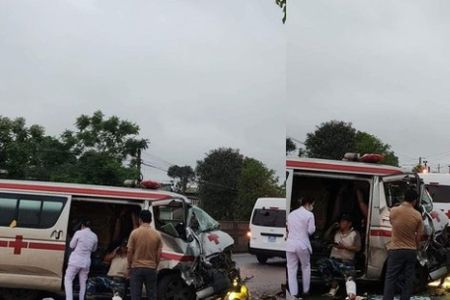 Xe cứu thương chở người chết tông đuôi xe buýt,  2 người bị thương nặng