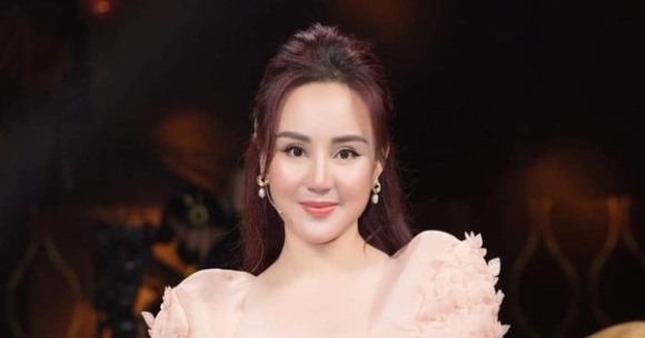 Con trai bà Phương Hằng đâm đơn tố giác, Công an TP HCM triệu tập ca sĩ Vy Oanh