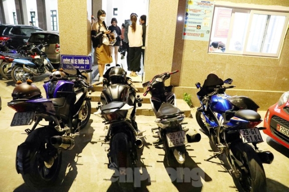 Cảnh sát 141 hóa trang ‘tóm' loạt xe phân khối lớn độ pô gây náo loạn đường phố ảnh 1